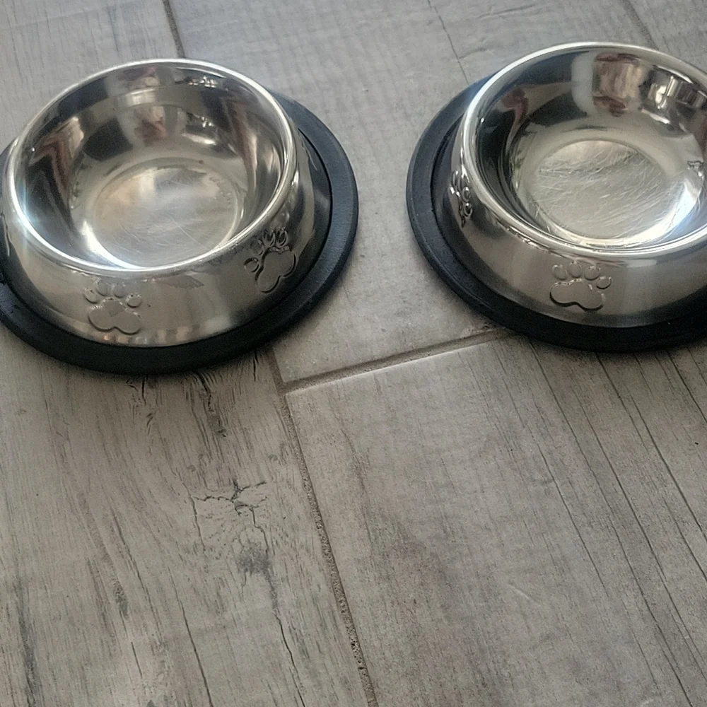 Unknown brand dog bowl 2 for the price of one ‐
